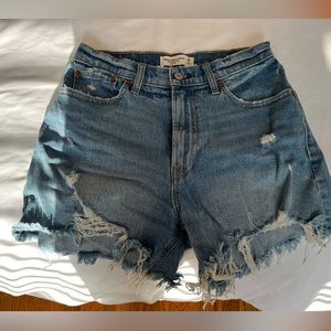 Abercrombie 4’ Mom shorts high rise
